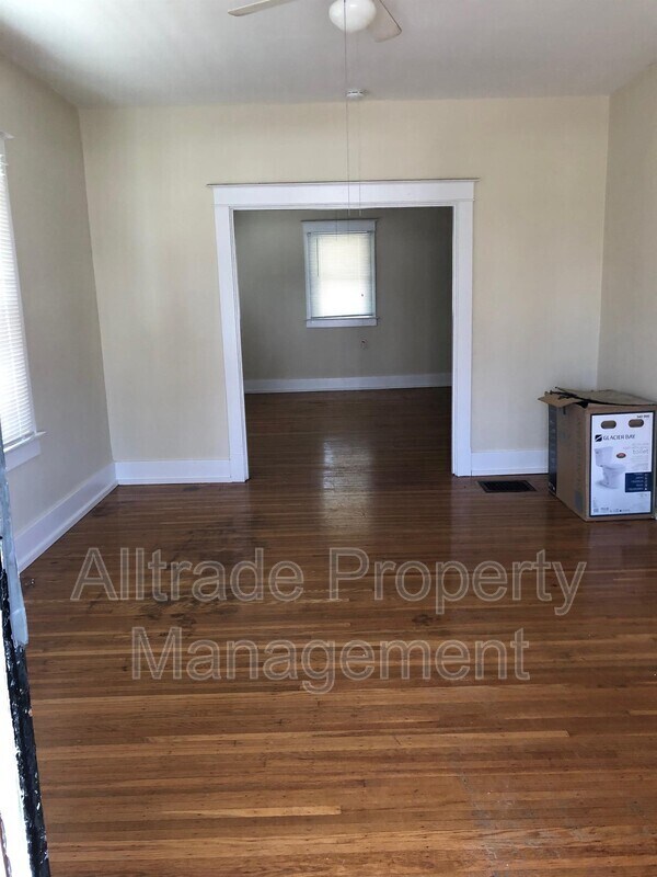 Foto del edificio - 1218 Central Ave