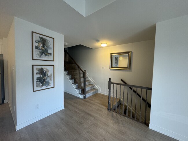 Building Photo - 32 Pyrite Private