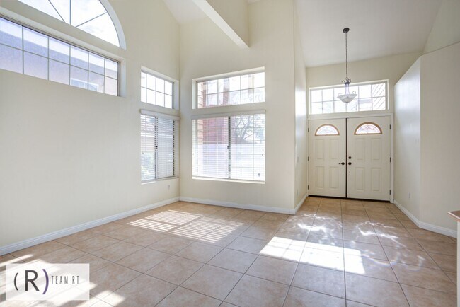 Building Photo - Discover the Ultimate Family Home in Herit...