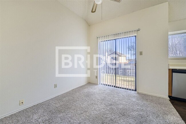 Foto del edificio - 905 Boxwood Dr