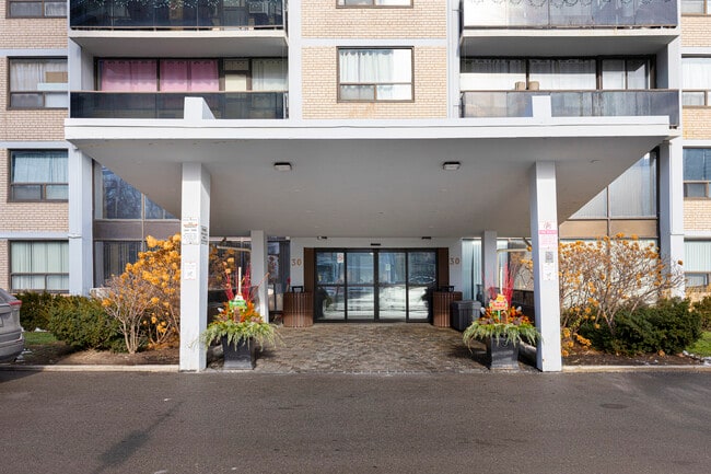 Building Photo - 30 Esterbrooke Avenue