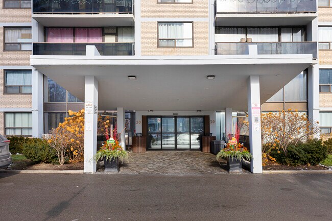 Photo du bâtiment - 30 Esterbrooke Avenue