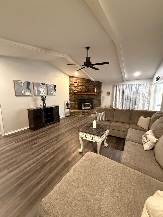 Foto del edificio - 1408 N Juniper Ave