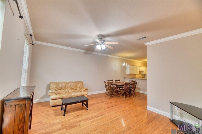 Foto del edificio - 5112 Arlington Ct