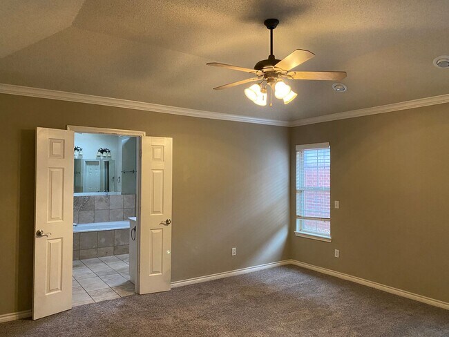 Foto del edificio - Great 4 Bedroom in Cooper District