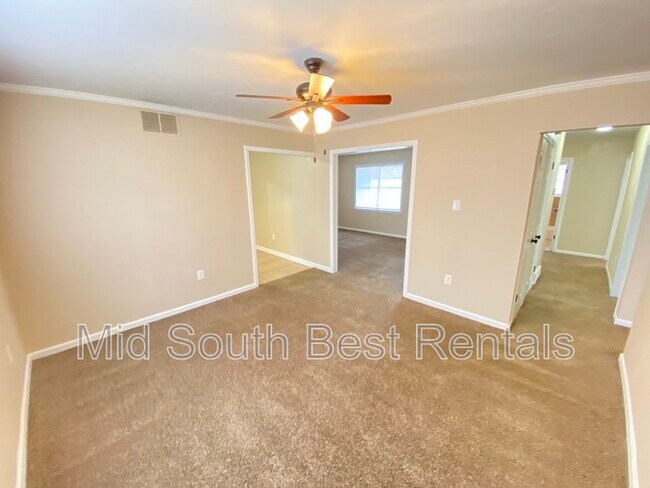 Foto del edificio - 3701 Crosswood Cove