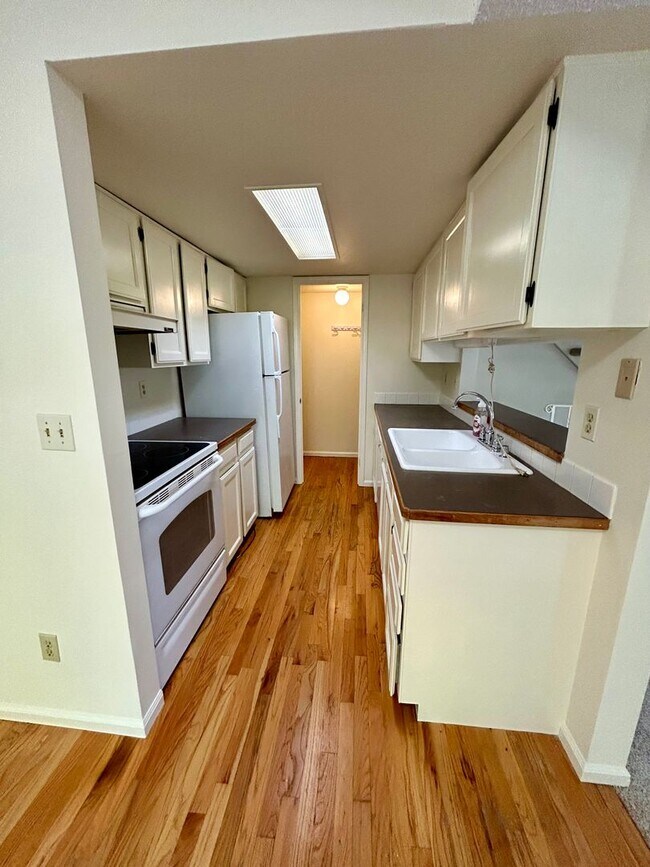 Building Photo - Charming 2 Bed, 2 Bath Home with Finished ...