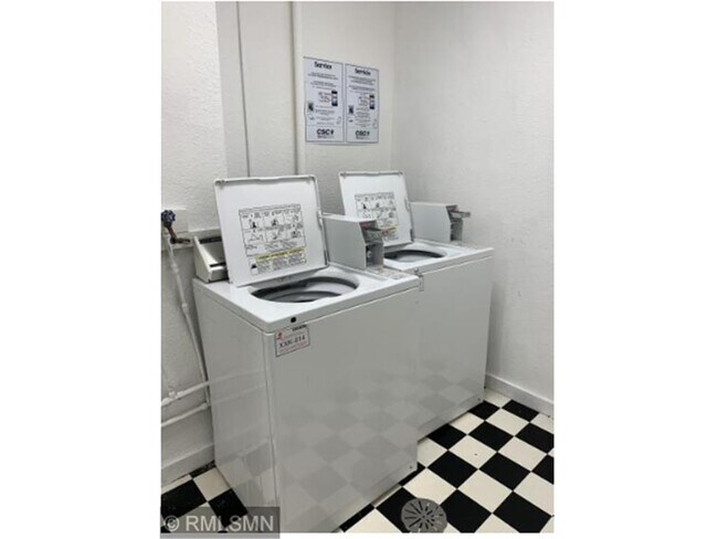 Foto del edificio - 113 1/2-E 1/2 E Elm St