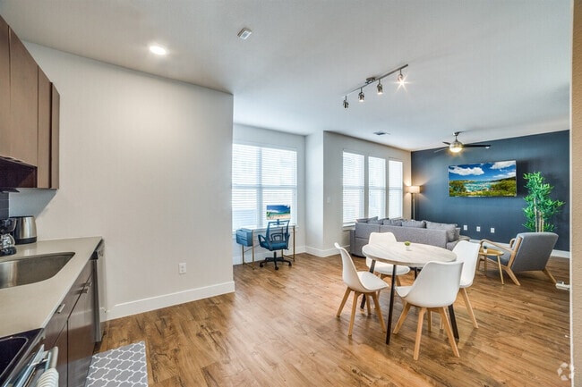 Building Photo - 423 Blue Star