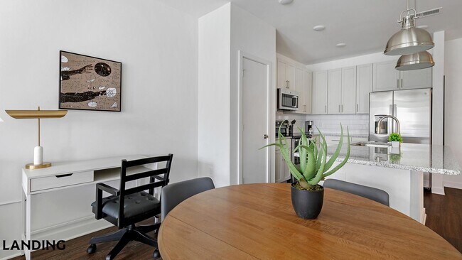 Foto del edificio - 2110 Birkhall St