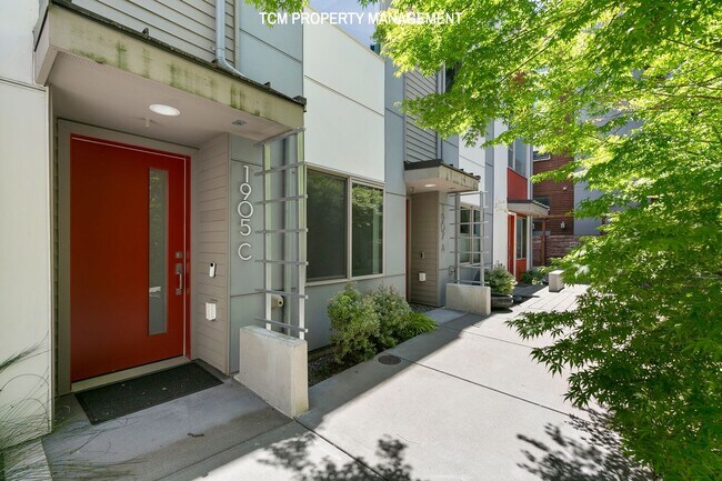 Building Photo - 1905 25th Ave S