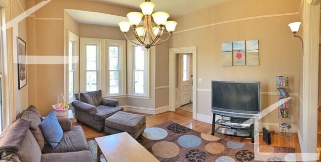 Building Photo - Gorgeous Townhouse in Quincy Avail 9/1