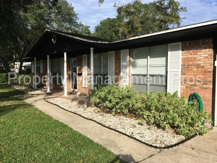 Primary Photo - 10020 Belleshore Cir