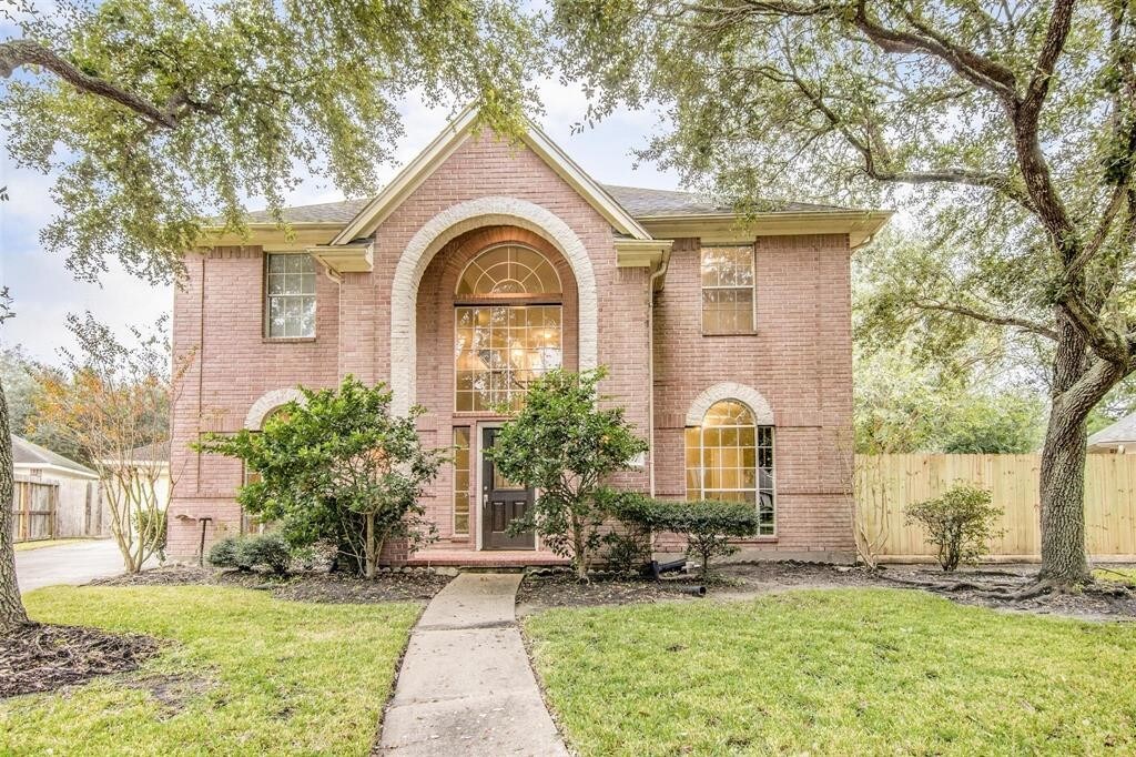 Primary Photo - 2117 Enchanted Lake Dr
