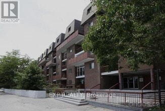 Building Photo - 3025 The Credit Woodlands