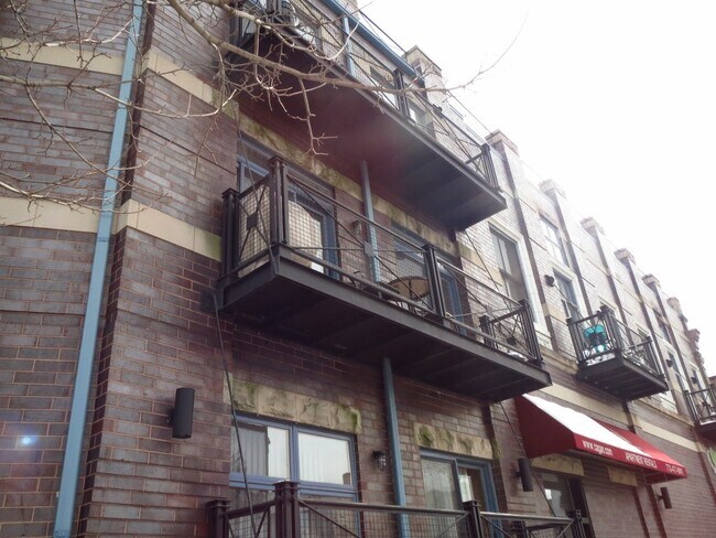 Foto del edificio - 3323 N Clark St