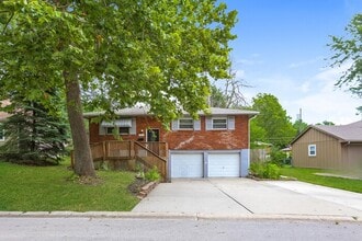 Building Photo - 909 Ridge Dr