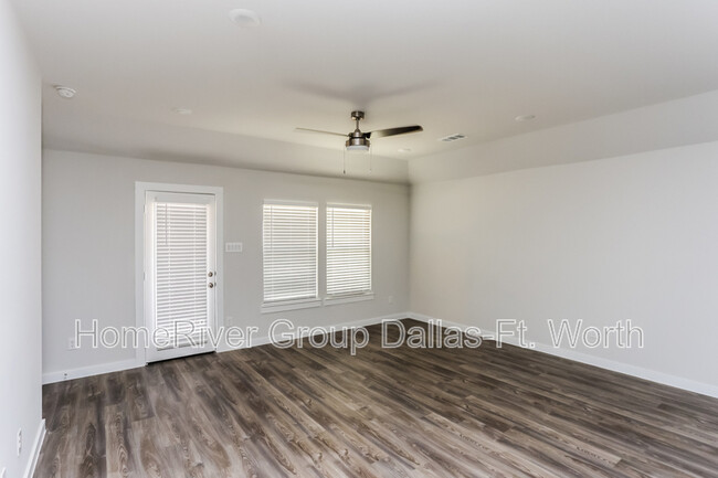 Building Photo - 353 Fire Rock Dr
