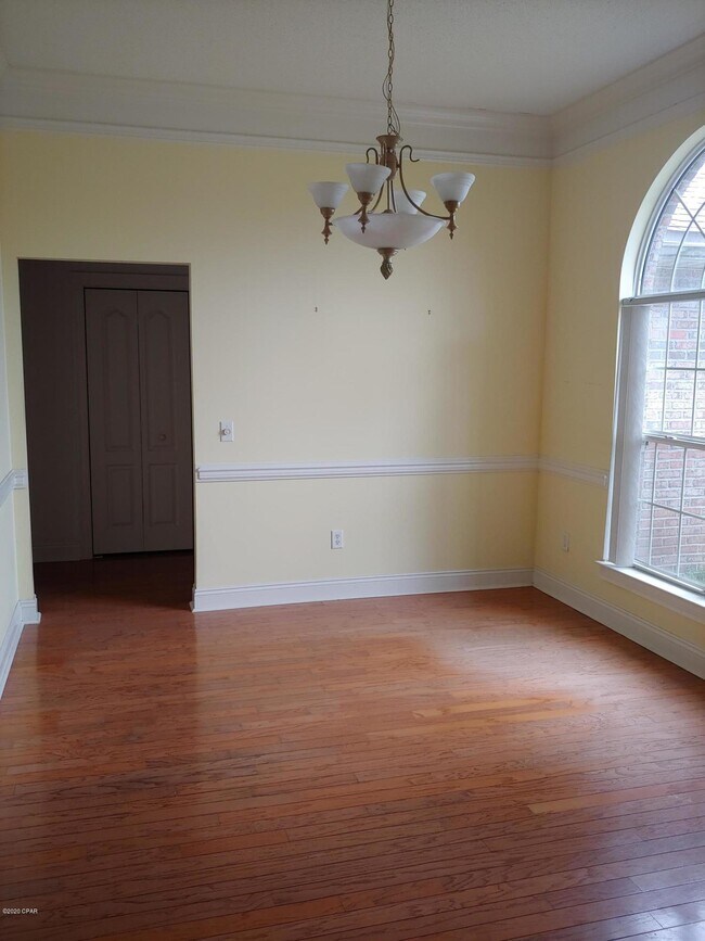 Building Photo - 510 Floridian Pl
