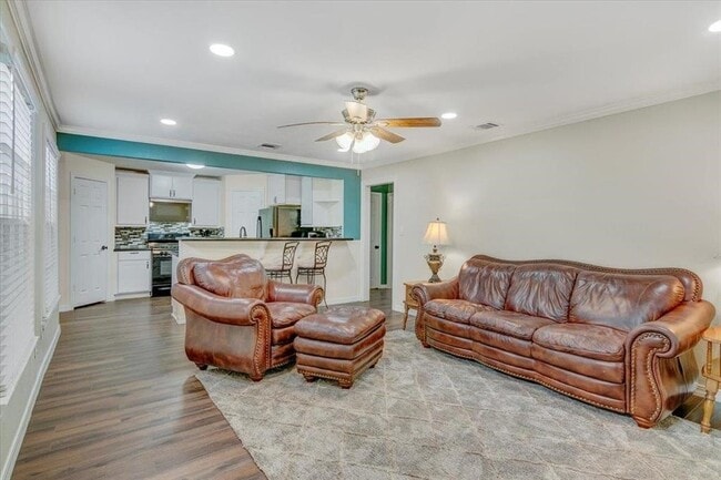 Building Photo - 3702 Travis Dr