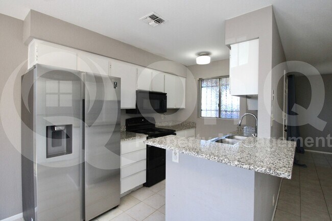 Foto del edificio - 9021 W Elm St