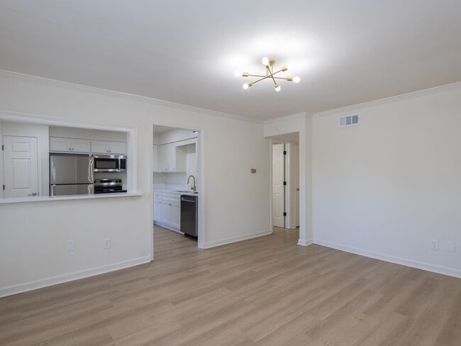 Building Photo - RENOVATED - 2BR/1BA FOR RENT