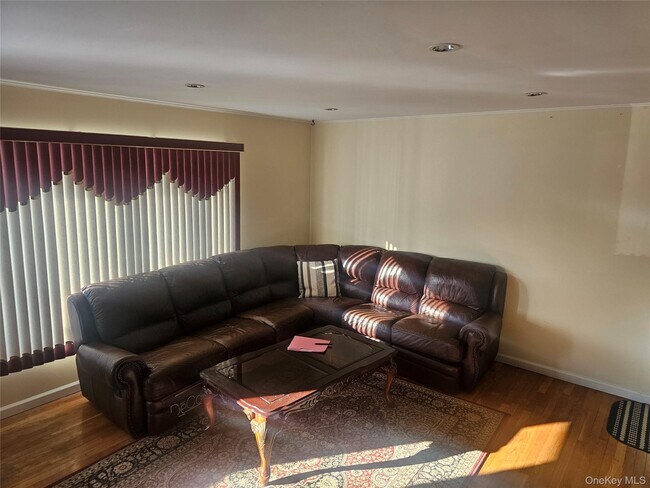 Building Photo - 162 Crown Ave