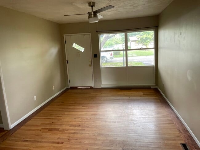 Building Photo - 2517 S 51st Terrace