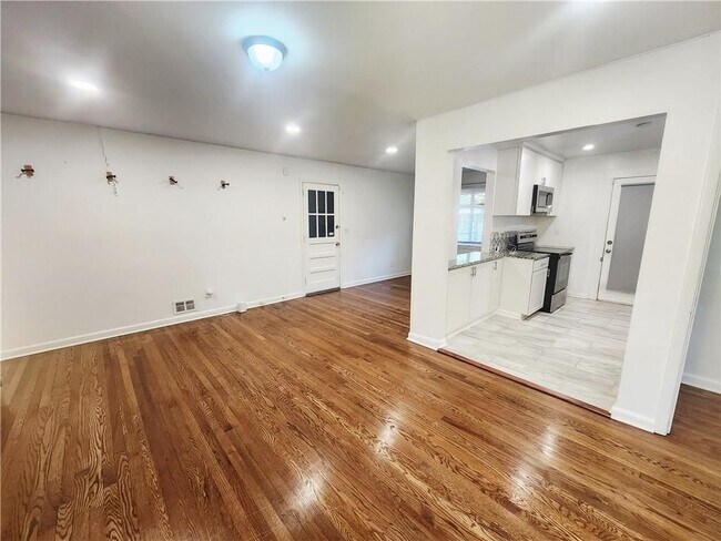 Foto del edificio - 3158 Cloverhurst Dr