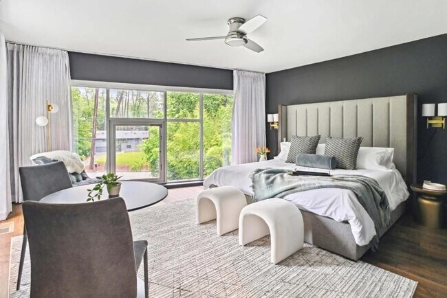 Foto del edificio - 1960 Tall Tree Dr NE