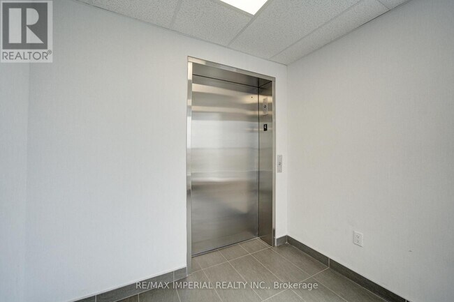 Photo du bâtiment - 3401 Ridgeway Dr