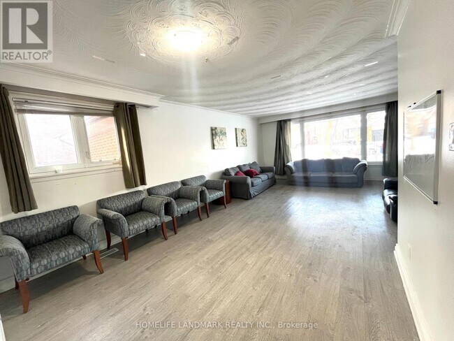 Photo du bâtiment - 15 Pylon Pl