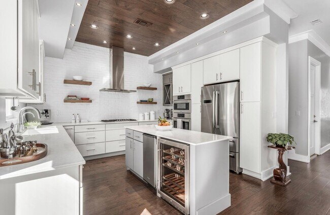 Building Photo - Stunning Smart Home in Gated Destin Commun...