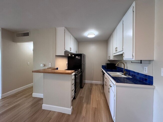 Building Photo - 576 N Bellflower Blvd
