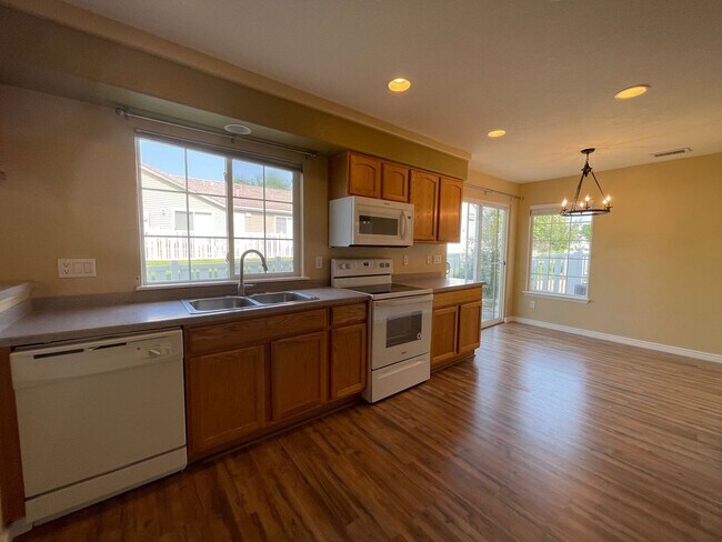 Building Photo - Beautiful and Bright Home in North Central...