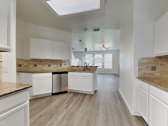 Building Photo - 15515 Elm Leaf Pl