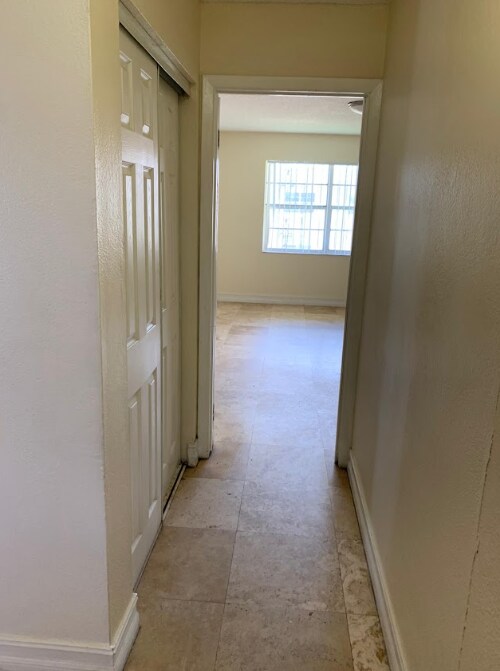 Foto del edificio - 505 NW 177th St