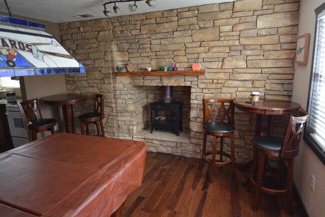 Front Room - 1125 W Aeroplane Blvd