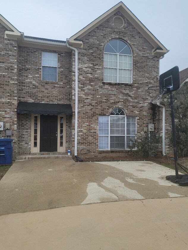 1022 Ashley Brook Ln, Helena, AL 35080 Townhome Rentals in Helena AL