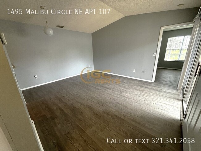 Building Photo - 1495 Malibu Cir NE