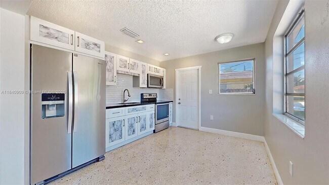Foto del edificio - 3170 SW 25th Ter