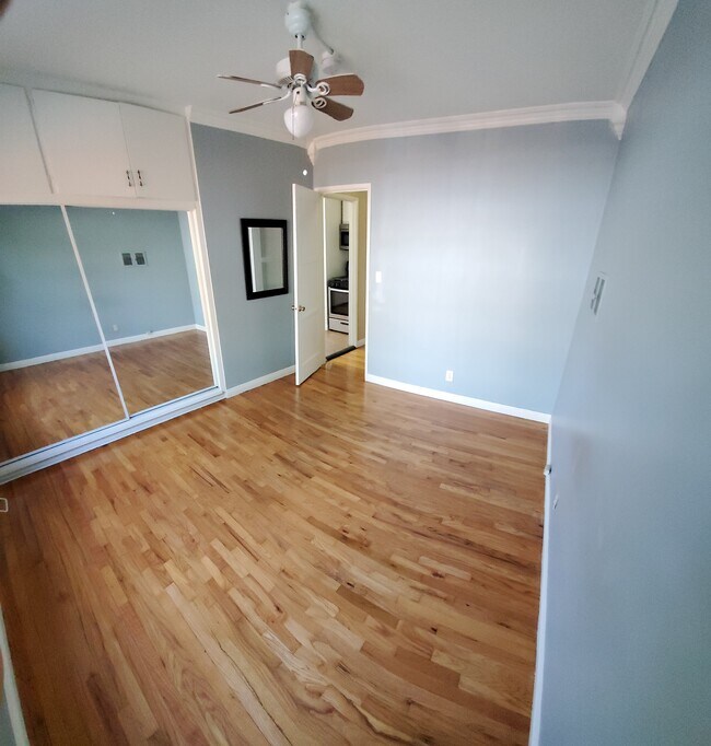 Dormitorio - 4553 1/2 Kingswell Ave