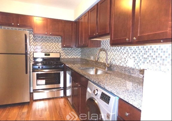 Kitchen - 696 Elm Pl