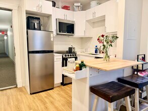 Building Photo - 829-833 Beacon Unit 5D