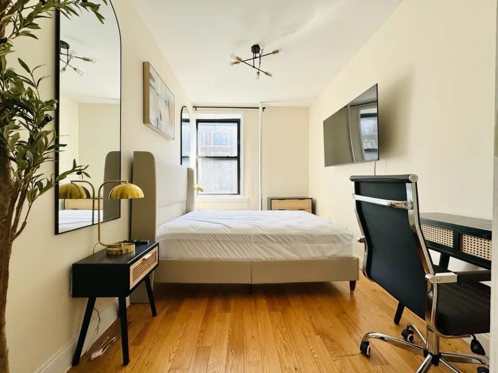 Primary Photo - Furnished room/NOT APARTMENT
