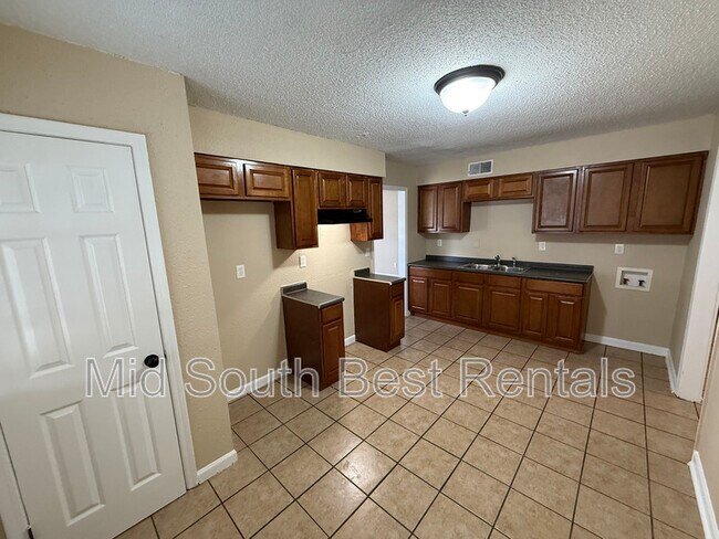 Building Photo - 3350 Kristy Dr