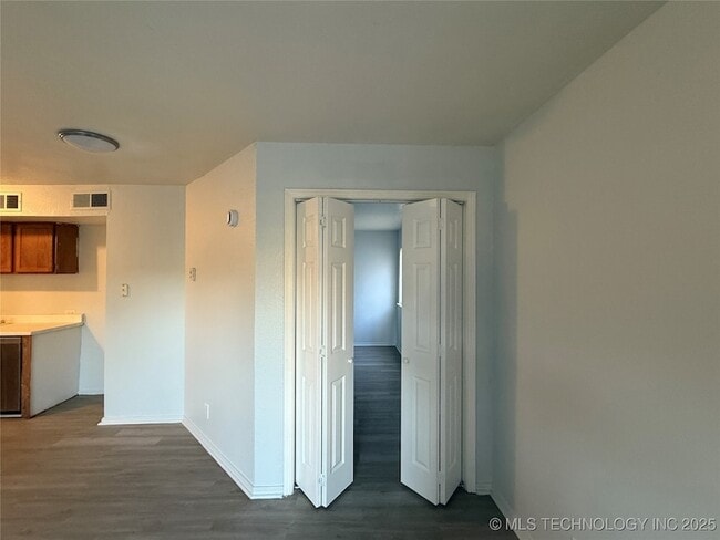 Building Photo - 6639 S Victor Ave