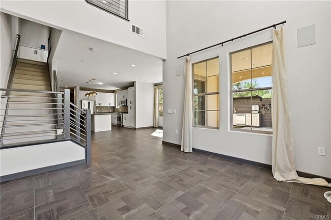 Building Photo - 302 Finch