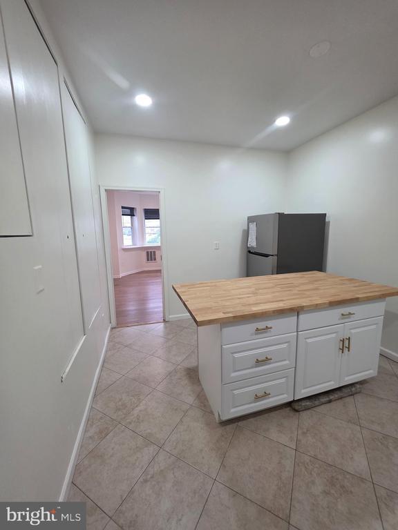 Foto del edificio - 2111 W Somerset St