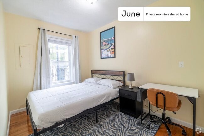Building Photo - Private bedroom in 3 bed/2 bath Home